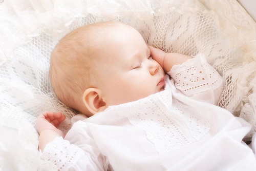 Trẻ sơ sinh mỗi ngày ngủ bao nhiêu tiếng là đủ?