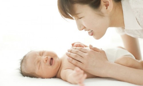 Tình yêu đối với trẻ sơ sinh bắt nguồn từ cách chăm sóc đúng cách