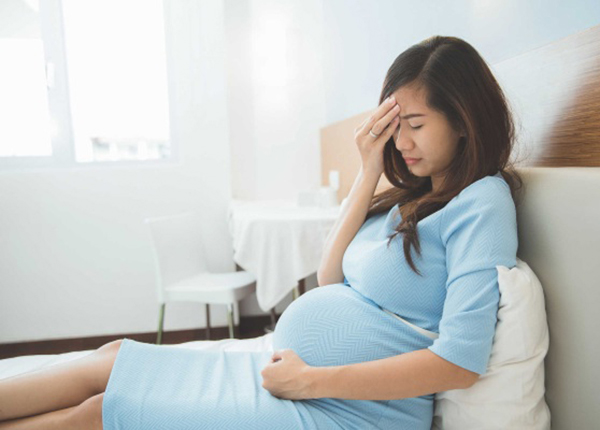 Bà bầu bị cảm cúm khi mang thai có thể gây ảnh hưởng đến cà mẹ và thai nhi