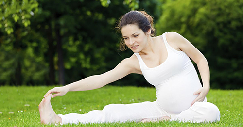 Tập Yoga là phương pháp chống rạn da khi mang bầu hữu ích