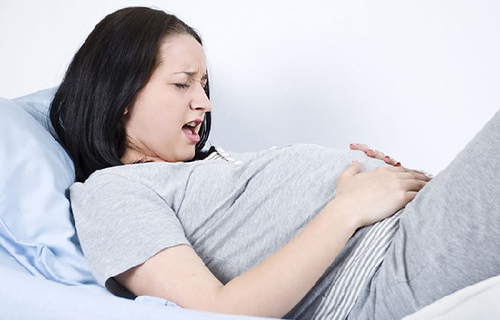 Khi mắc chứng đau xương chậu khi mang thai thì nằm ngửa cũng đau