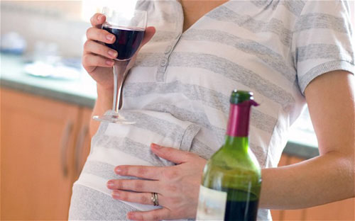 Thói quen uống rượu làm tăng nguy cơ sảy thai ở mẹ bầu
