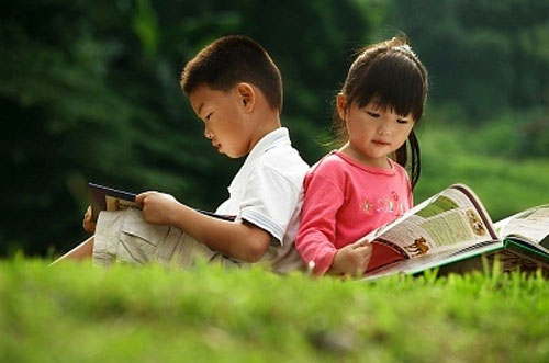 Trẻ thông minh nhờ đọc sách mỗi ngày