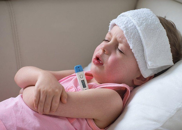 Hạ sốt cho trẻ mọc răng đơn giản mà hiệu quả 